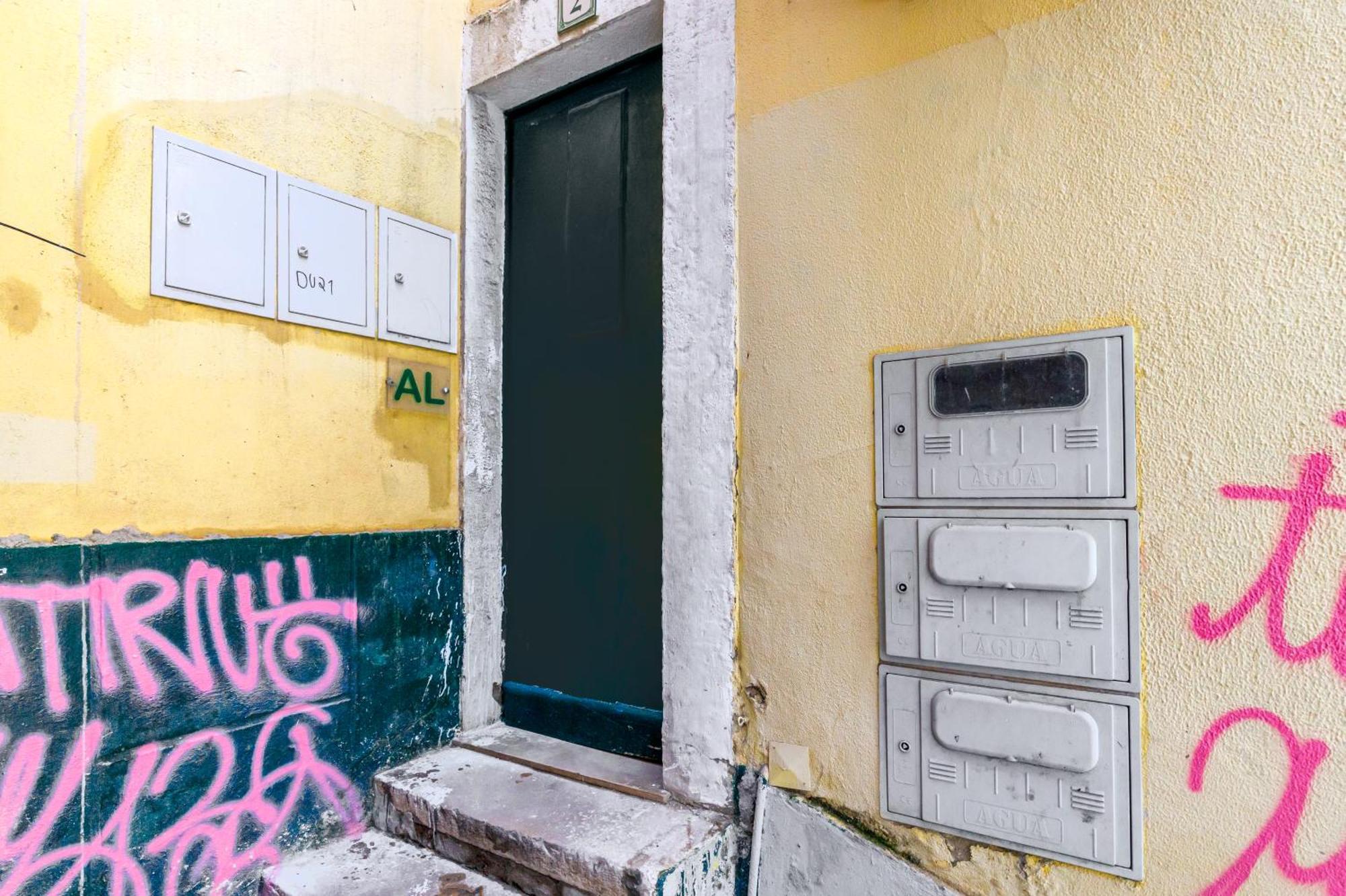 Typical Apartment Alfama-Center Lisbon Luaran gambar