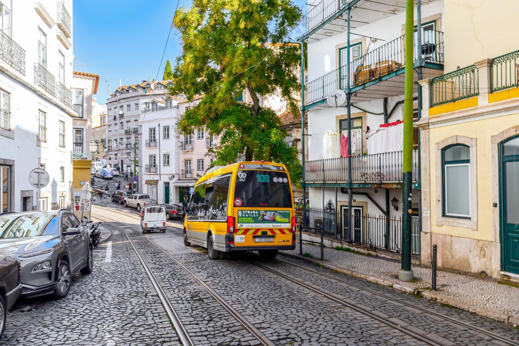 Typical Apartment Alfama-Center Lisbon Luaran gambar