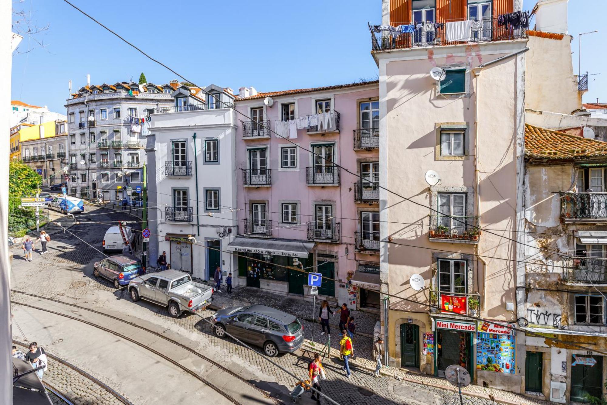 Typical Apartment Alfama-Center Lisbon Luaran gambar