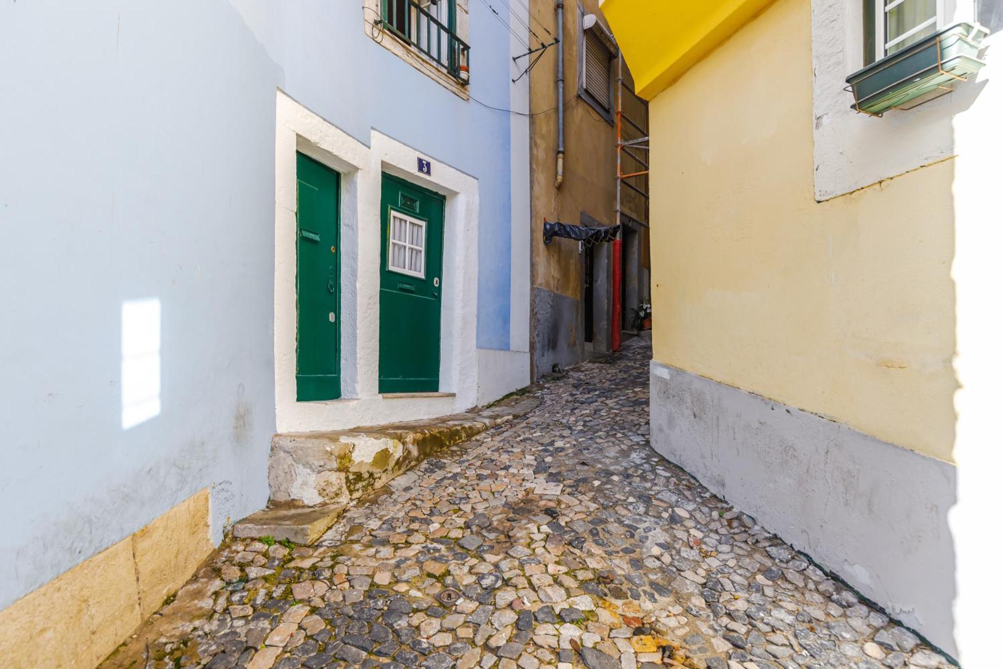 Typical Apartment Alfama-Center Lisbon Luaran gambar