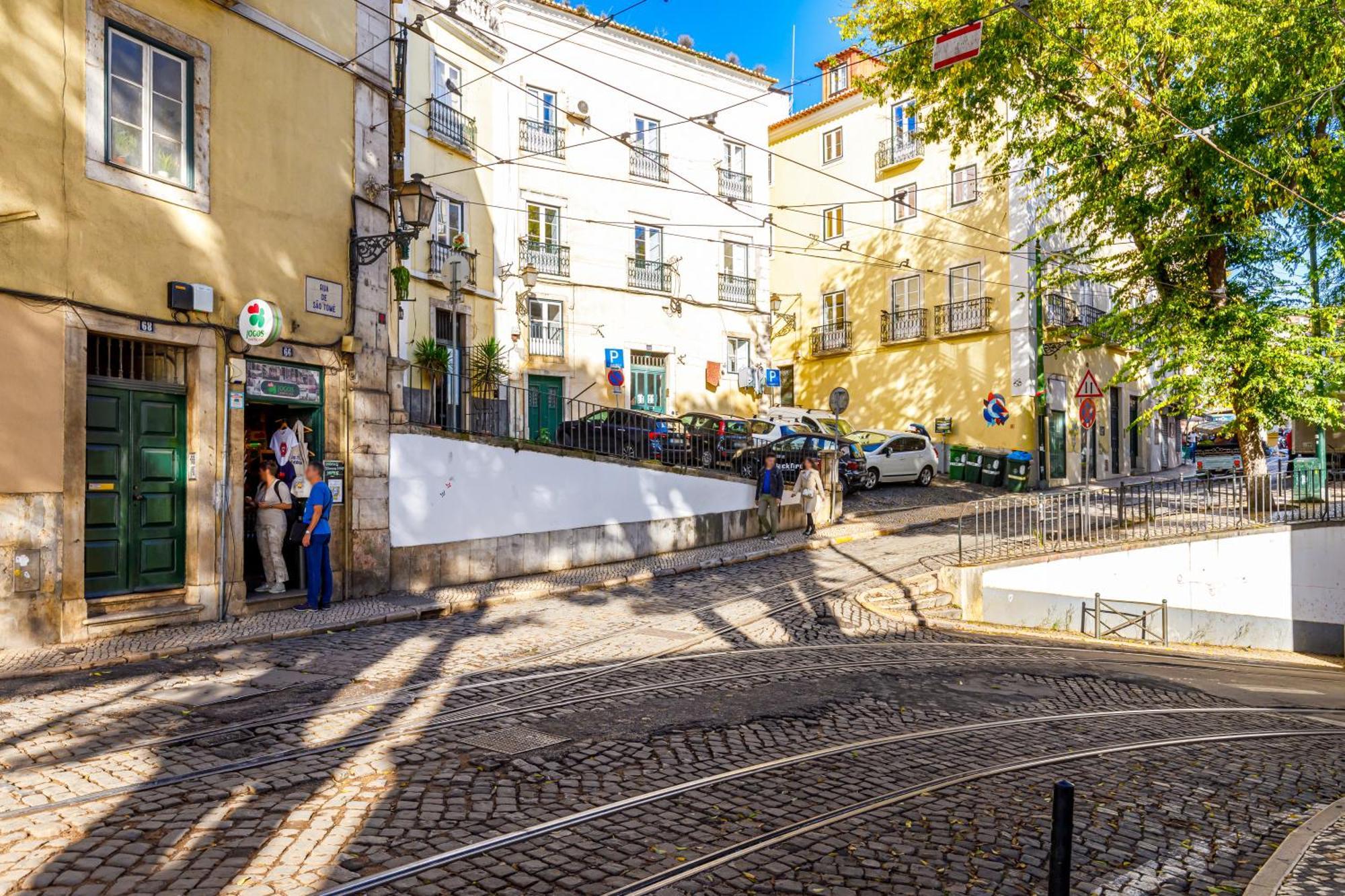 Typical Apartment Alfama-Center Lisbon Luaran gambar